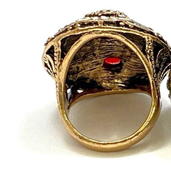HUGE cocktail costume ring with faux ruby - Picture 3 of 4